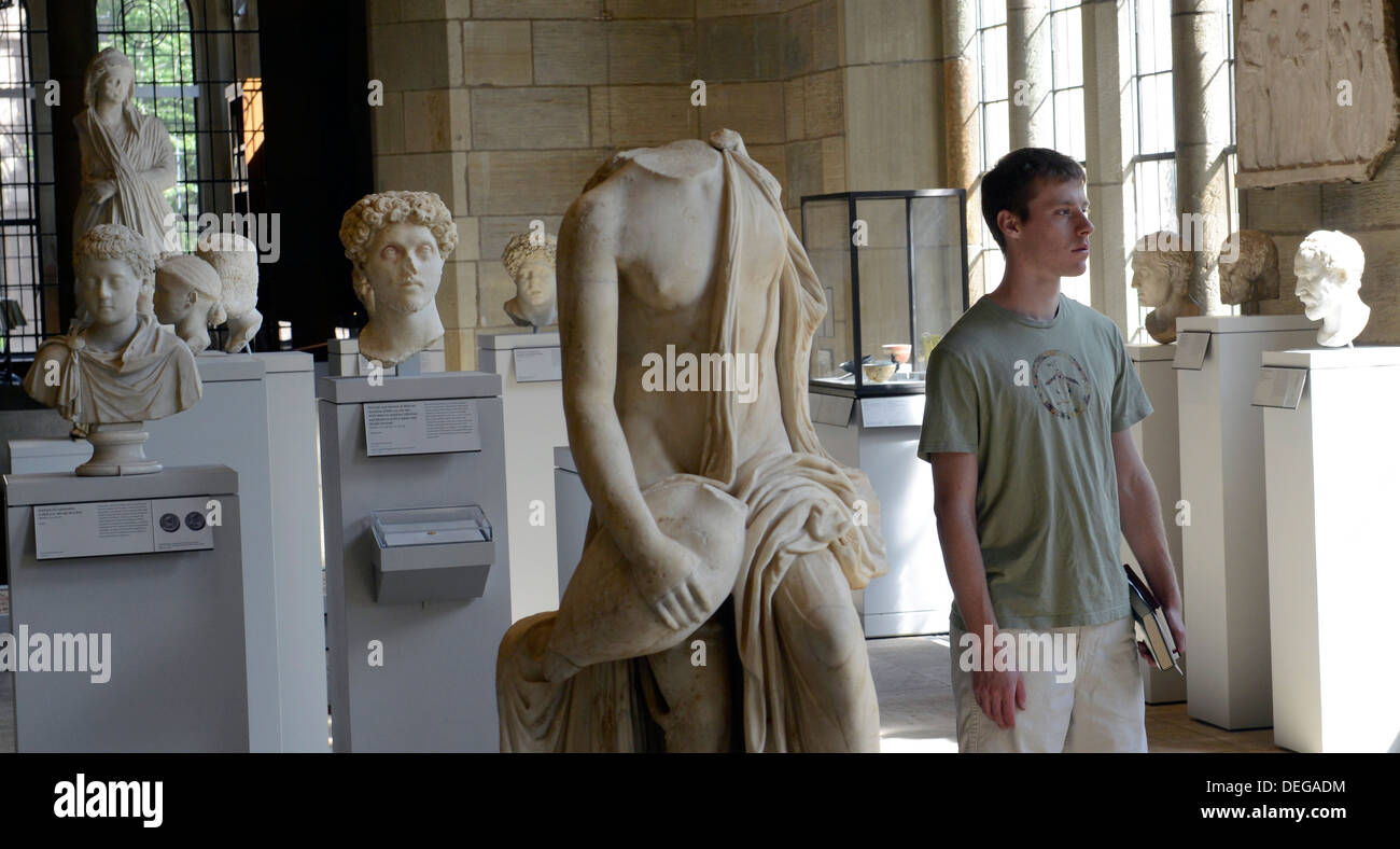 Récemment rénové, Yale University Art Gallery. Dans l'art antique sculpture de lumière de l'ancien hall Art Gallery Banque D'Images