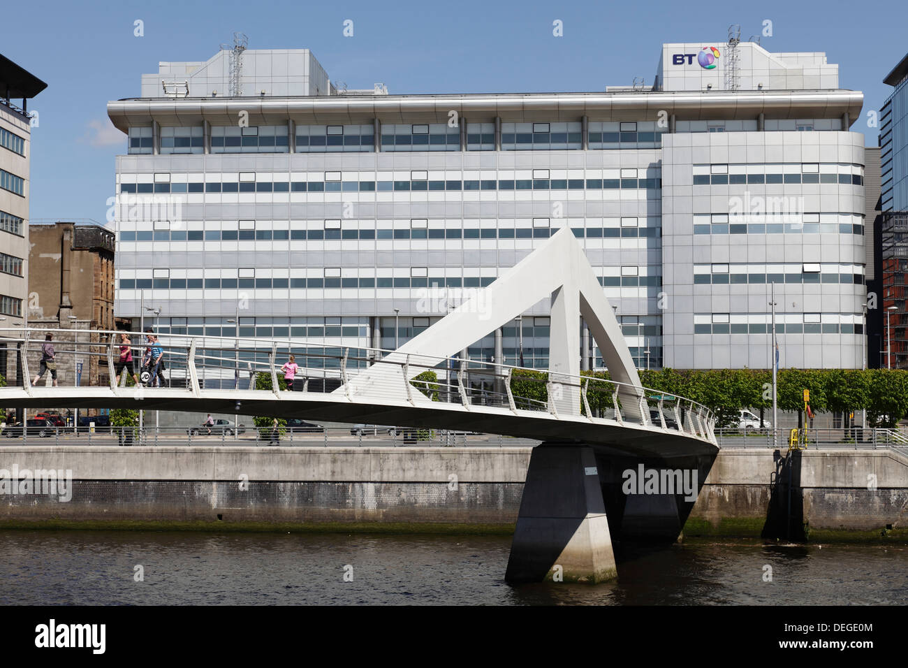 Le bâtiment BT Office situé sur Broomielaw et le pont Tradeston au-dessus de la rivière Clyde, dans le centre-ville de Glasgow, en Écosse, au Royaume-Uni Banque D'Images