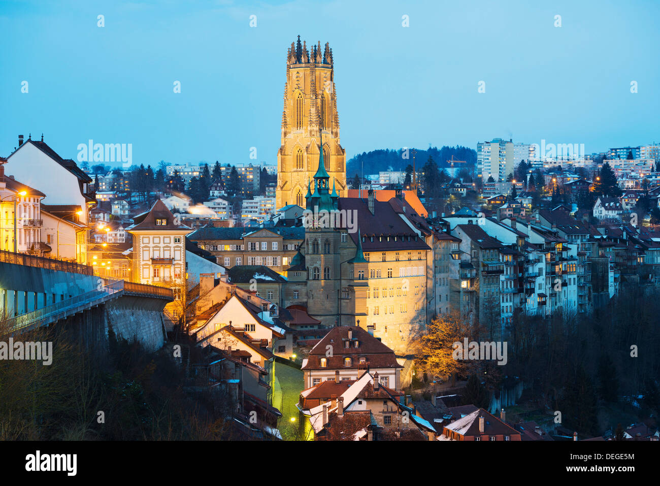 Le 13ème siècle, l'église gothique Saint Nicolas Cathédrale, Fribourg, Suisse, Europe Banque D'Images