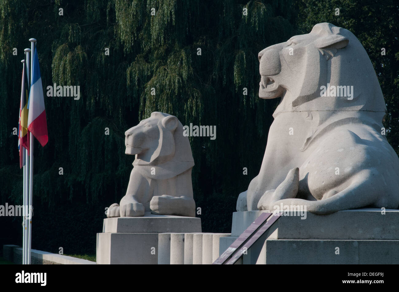 Des statues de lion mémorial aux disparus de Ploegsteert, Ypres, Flandre Banque D'Images