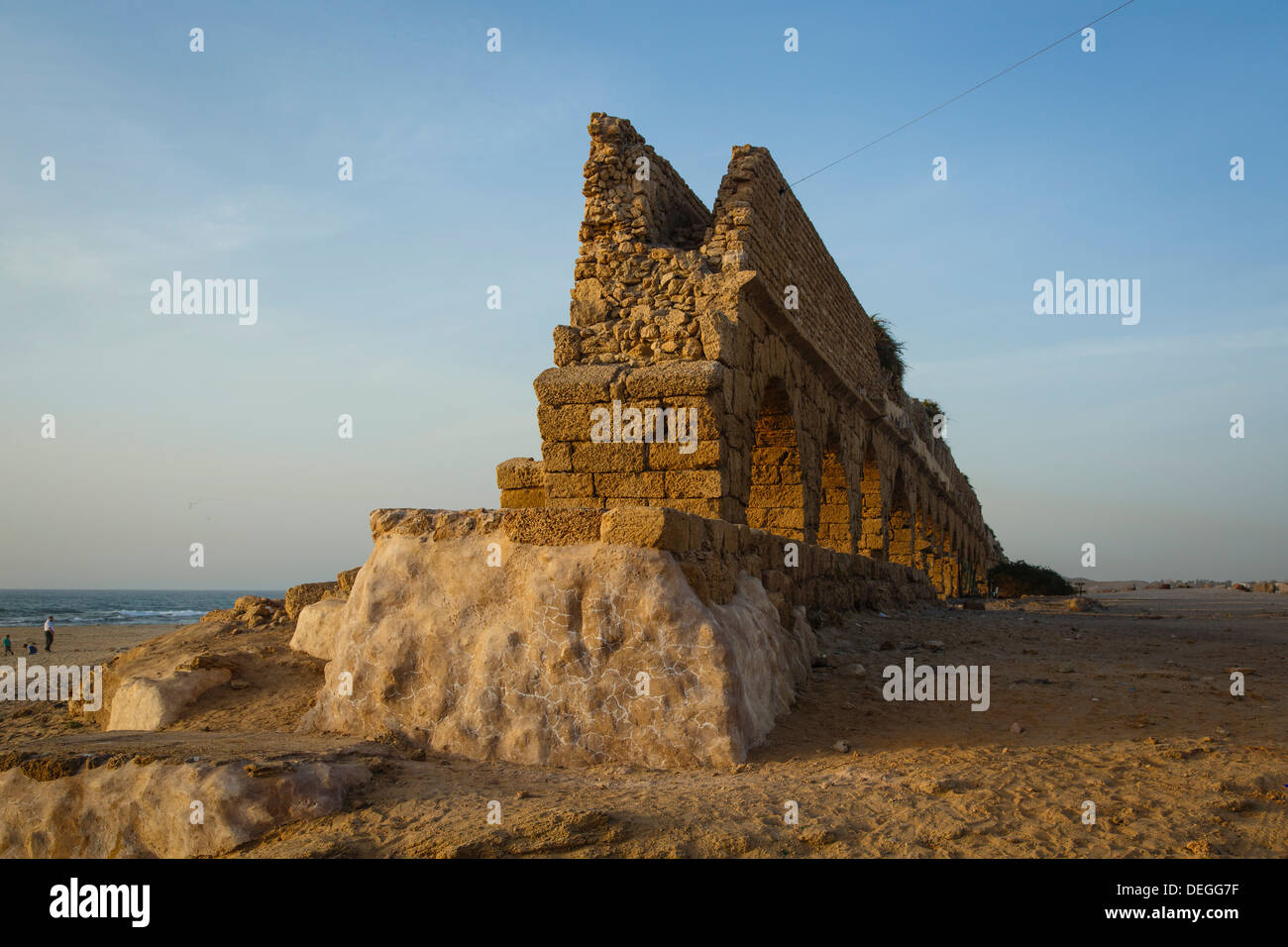 L'aqueduc romain, Césarée, Israël, Moyen Orient Banque D'Images