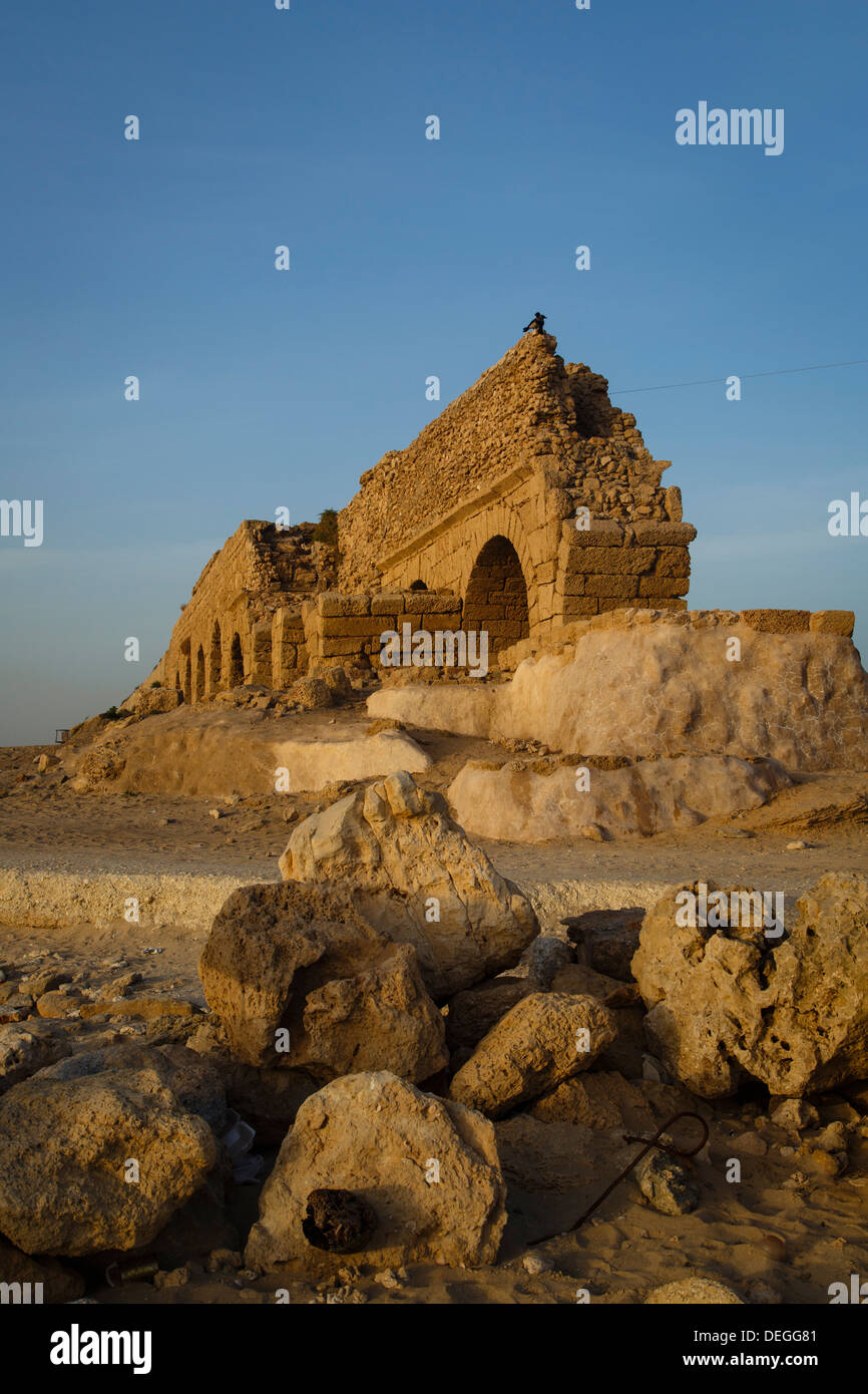 L'aqueduc romain, Césarée, Israël, Moyen Orient Banque D'Images