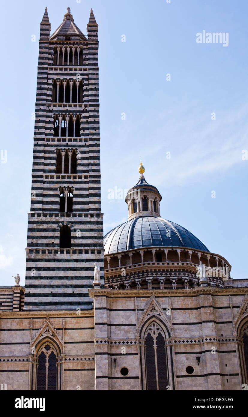 Low angle view of a cathedral, Duomo di Siena, Sienne, Toscane, Italie Banque D'Images