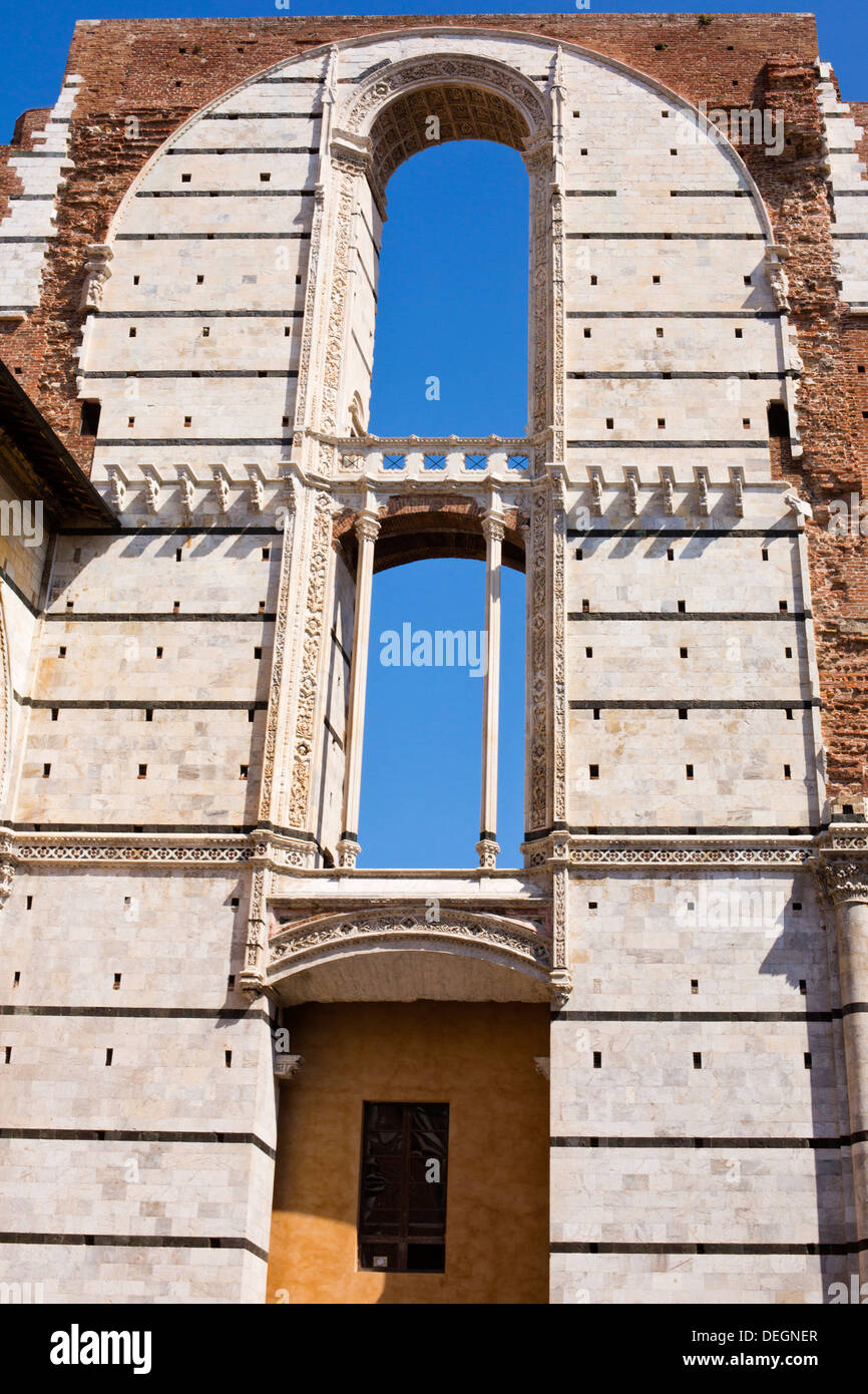 Anciennes ruines d'une Cathédrale, Sienne, Toscane, Italie Banque D'Images