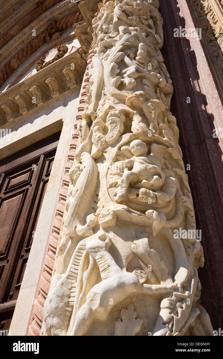 Détail de la sculpture d'une cathédrale, le Duomo di Siena, Sienne, Toscane, Italie Banque D'Images