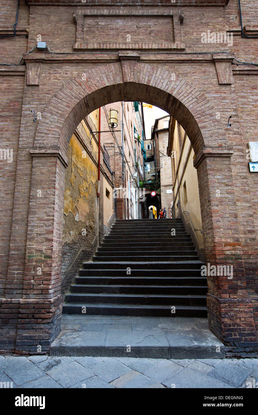 Porche pour la rue, Sienne, Toscane, Italie Banque D'Images