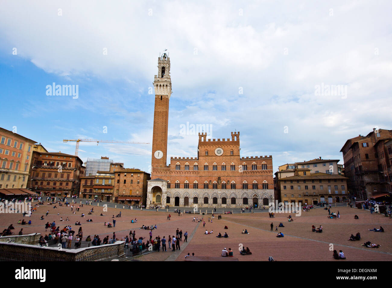 Hôtel de ville dans une ville, la Torre del Mangia, le Palazzo Pubblico, Piazza del Campo, Sienne, Toscane, Italie Banque D'Images