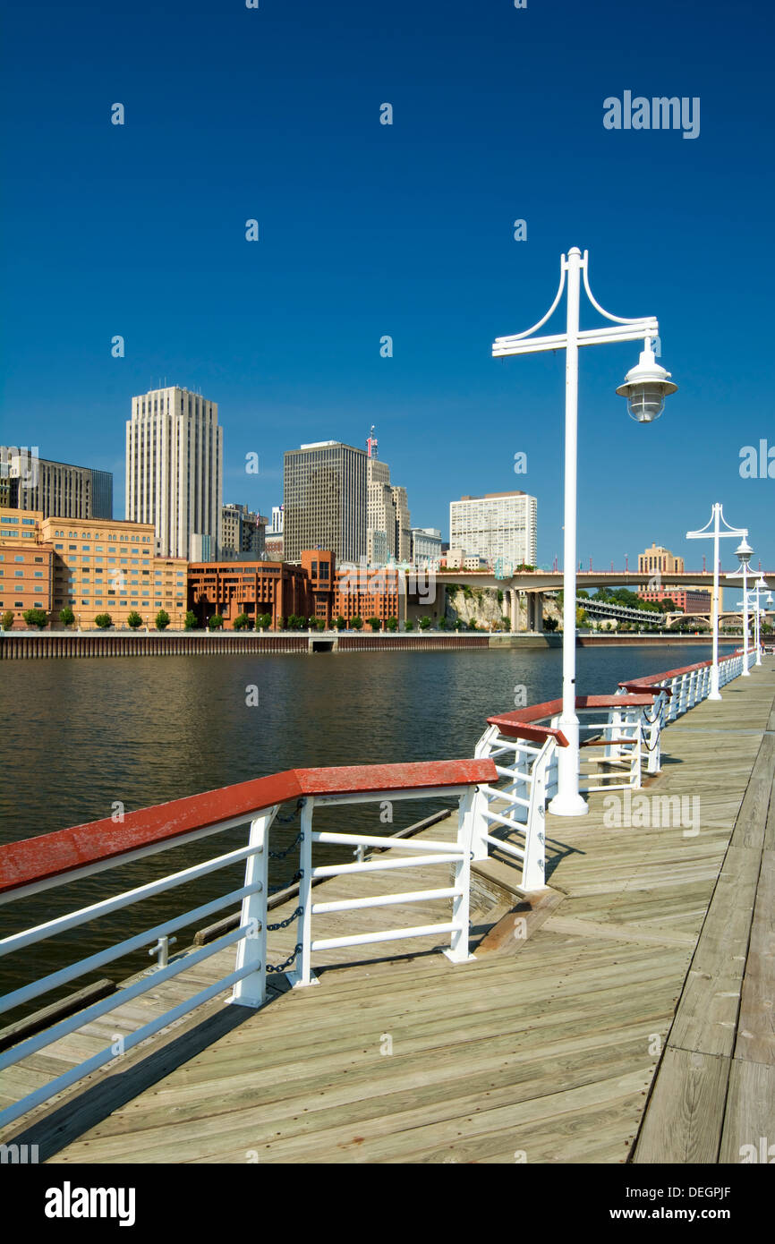 Saint Paul skyline forment l'Harriet Island Marina, Saint Paul, Minnesota, USA Banque D'Images