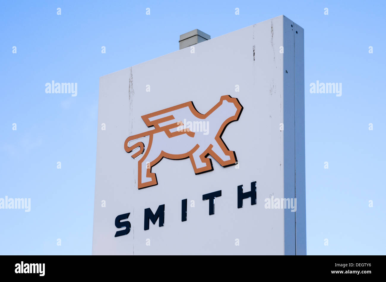 Inscrivez-vous à l'extérieur d'une usine de véhicules électriques Smith Banque D'Images