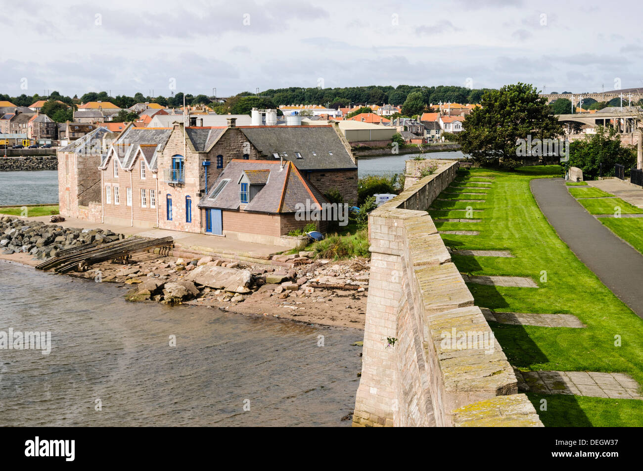 Ancienne gare de garde-côtes, Berwick Upon Tweed à côté les murs de la vieille ville Banque D'Images