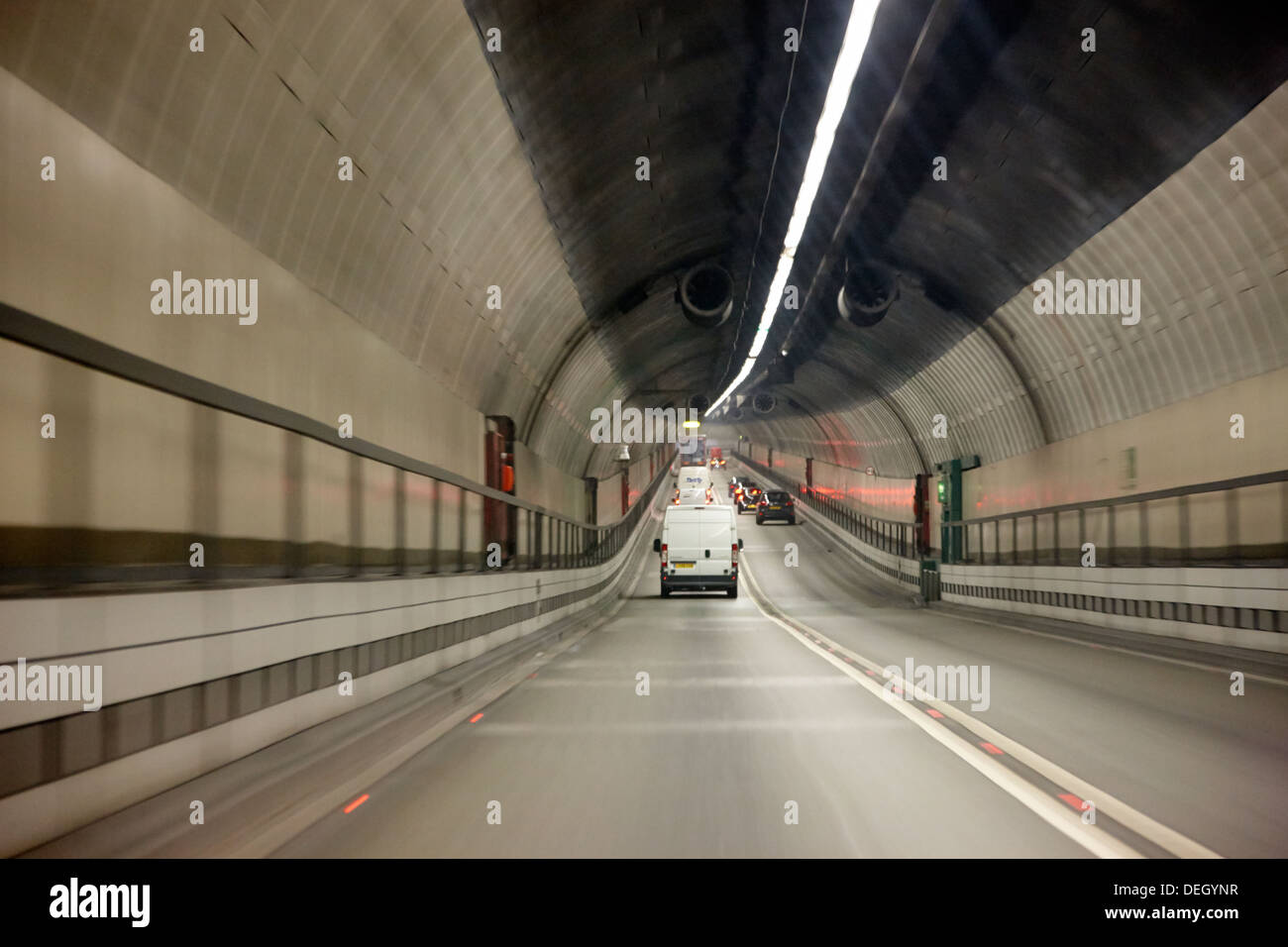 La conduite dans le tunnel kingsway Liverpool Merseyside flou délibéré Banque D'Images