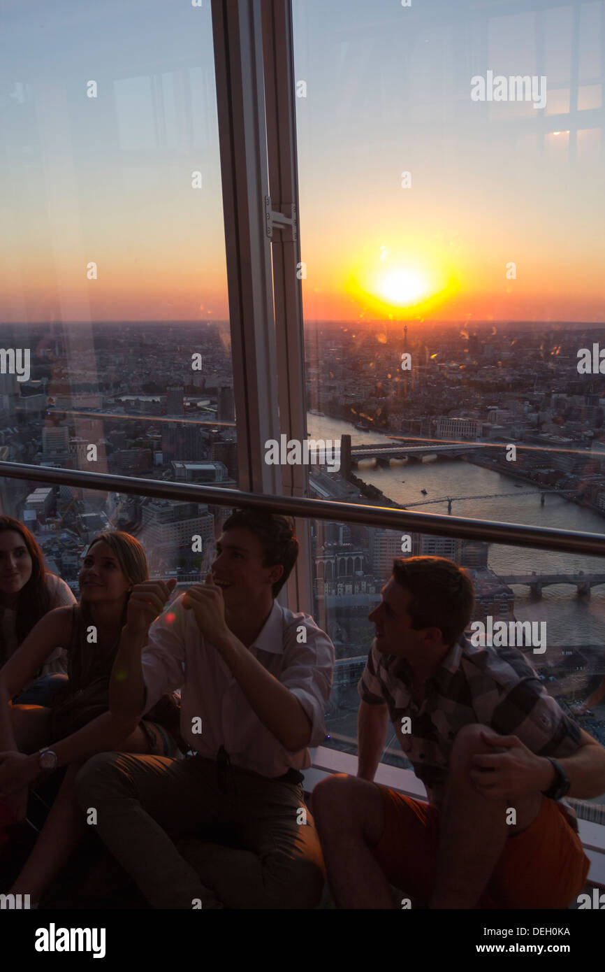 Vue du haut des gratte-ciel d'échardes au coucher du soleil - Southwark - Londres Banque D'Images