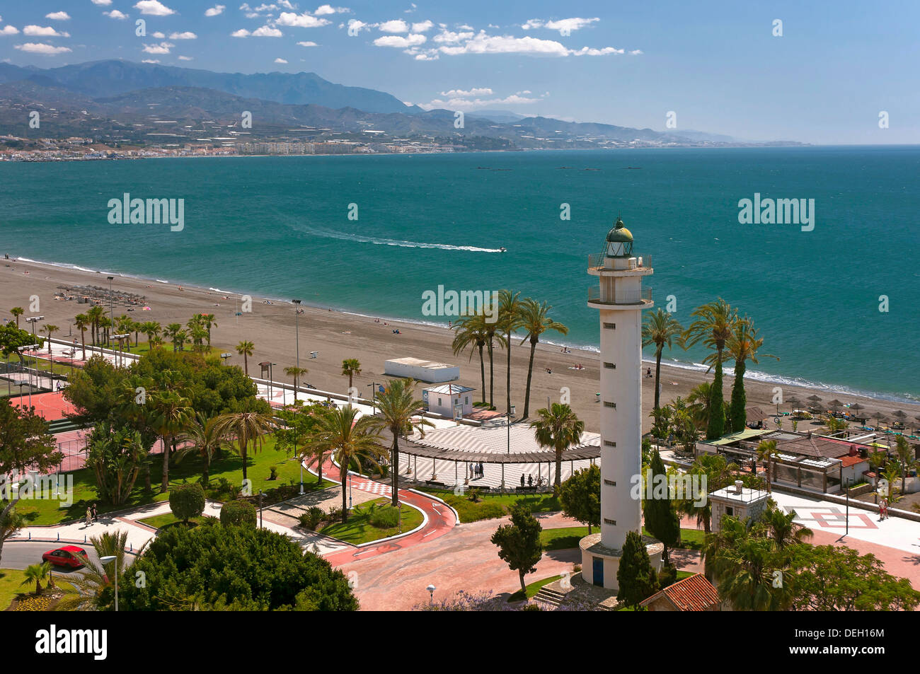 Plage et le phare, Torre del Mar, Malaga-province, Andalusia, Spain, Europe Banque D'Images