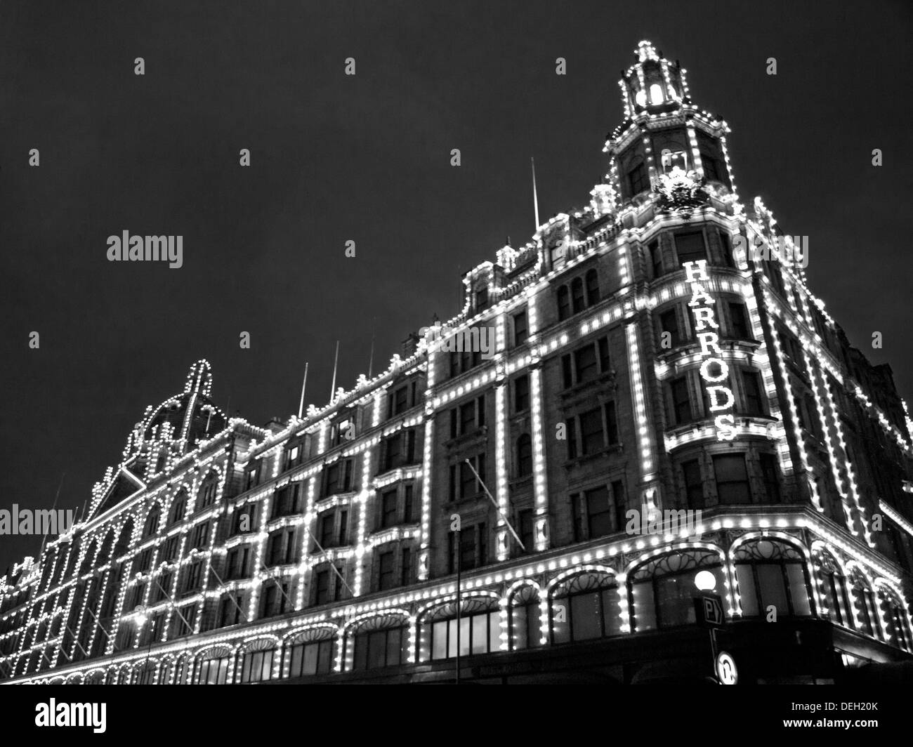 Harrods de nuit, Brompton Road, Knightsbridge, le quartier royal de Kensington et Chelsea Banque D'Images