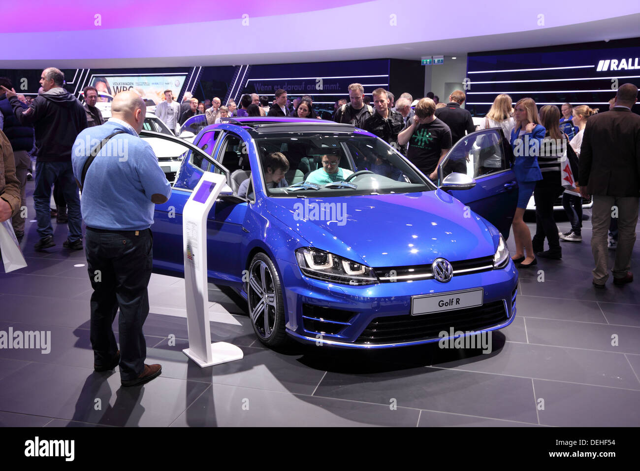 International Motor Show de Francfort, en Allemagne. Présentation de la Volkswagen Golf R à la 65ème IAA de Francfort, Allemagne Banque D'Images