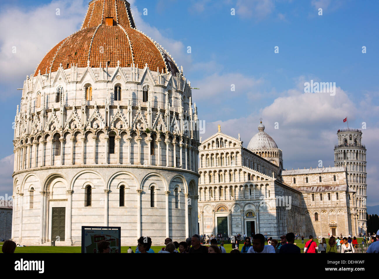 Baptistère de Pise, la cathédrale de Pise, Tour de Pise, la Piazza dei Miracoli, Pisa, Toscane, Italie Banque D'Images