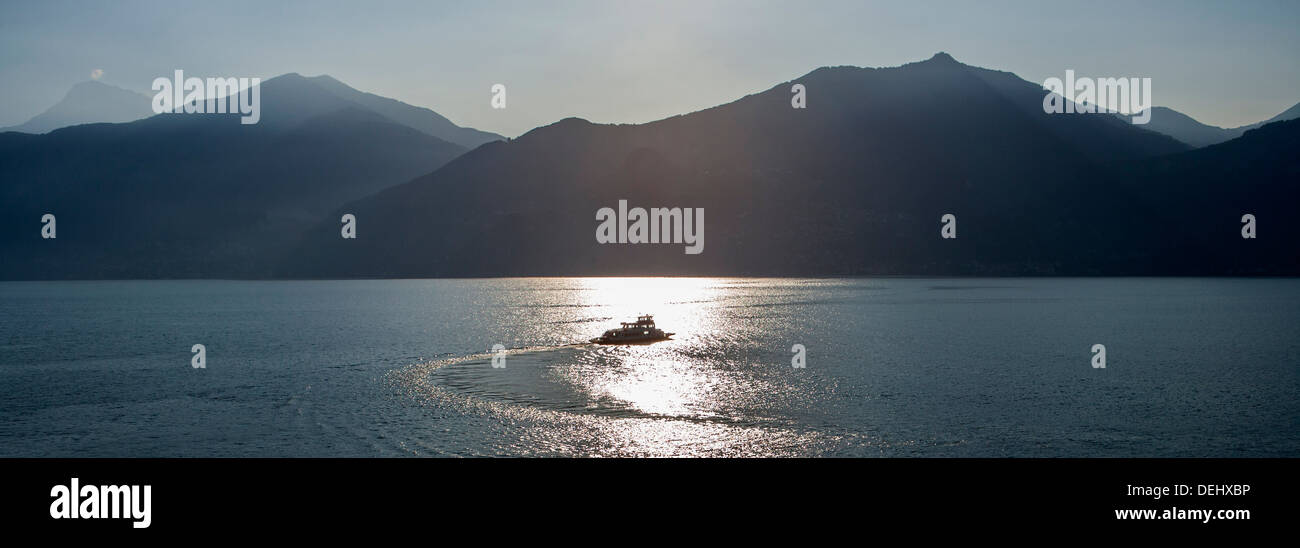 Traversier sur le lac de Côme Italie Banque D'Images Traversier sur le lac de Côme Italie Banque D'Images