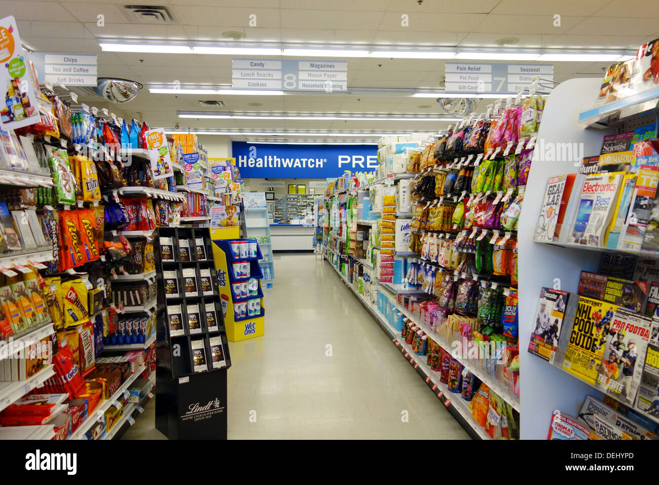 Pharmacie Shoppers Drugmart allée dans un magasin à Toronto, Canada Banque D'Images