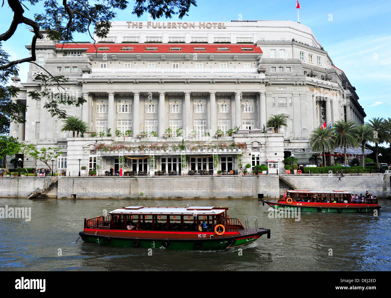 Visites le long de la rivière Singapour - Le Fullerton Hotel Banque D'Images