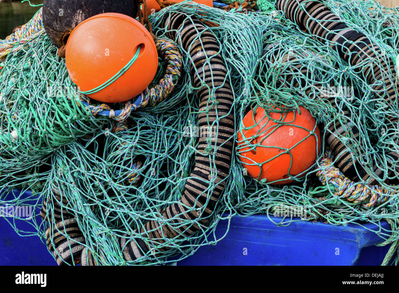 Équipement de pêche commerciale sur Mevagissey mur du port Banque D'Images