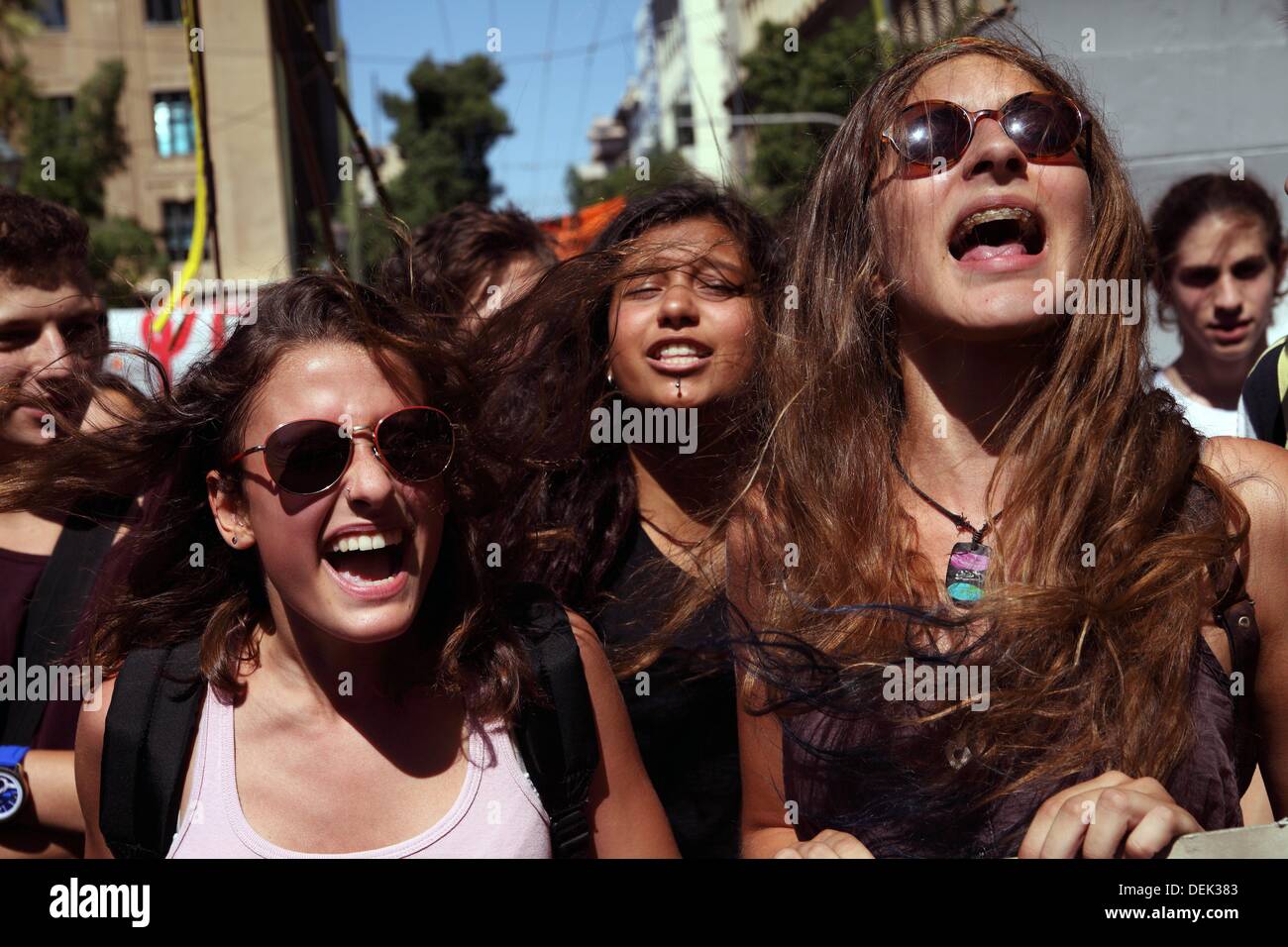 Athènes, Grèce. 18 sept., 2013. Les étudiants grecs protestent contre des licenciements d'enseignants à Athènes. Dpa : Crédit photo alliance/Alamy Live News Banque D'Images
