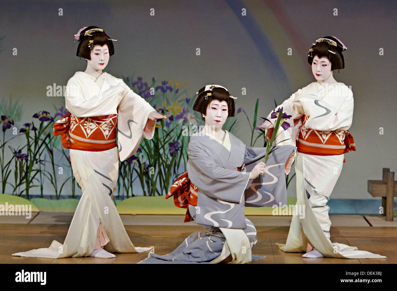 Le Miyako Odori Une Geisha Un Spectacle De Danse De Maiko Le Protocole De Kyoto Le Japon Photo Stock Alamy