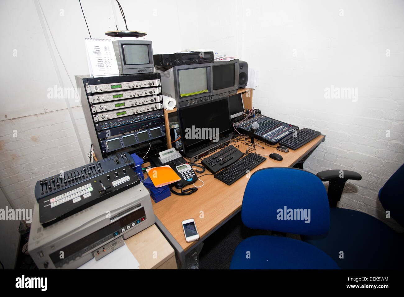L'équipement audio d'ordinateur studio de télévision Banque D'Images