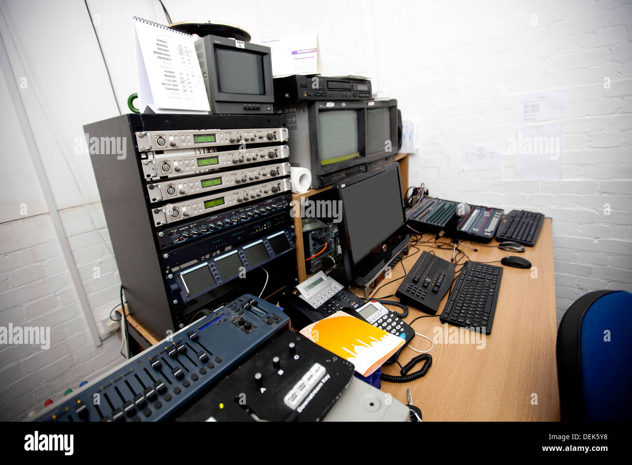 L'équipement électrique de l'ordinateur studio de télévision Banque D'Images