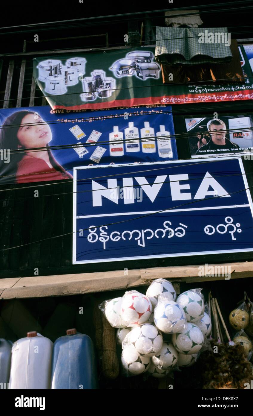 Burmesisches affiche publicitaire Nivea Photo Stock - Alamy