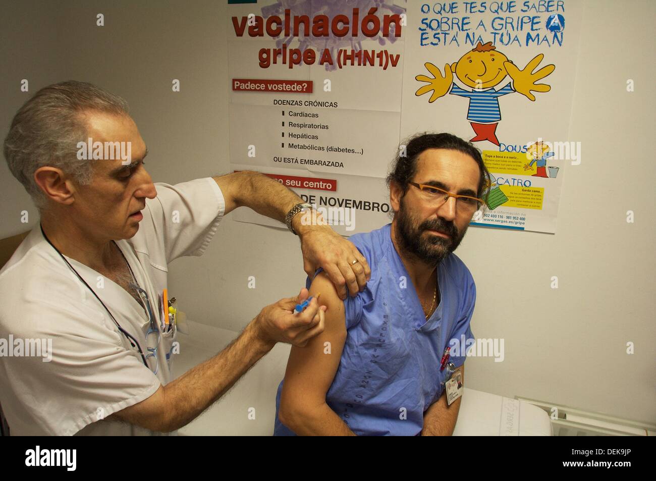 Le personnel médical vacciné contre la grippe A (H1N1). Hôpital Xeral, Lugo Banque D'Images