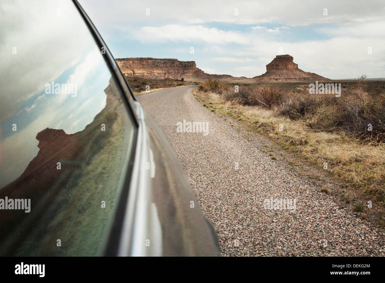 Close up de fenêtre de voiture roulant dans un paysage désertique, Chaco Canyon, New Mexico, United States Banque D'Images