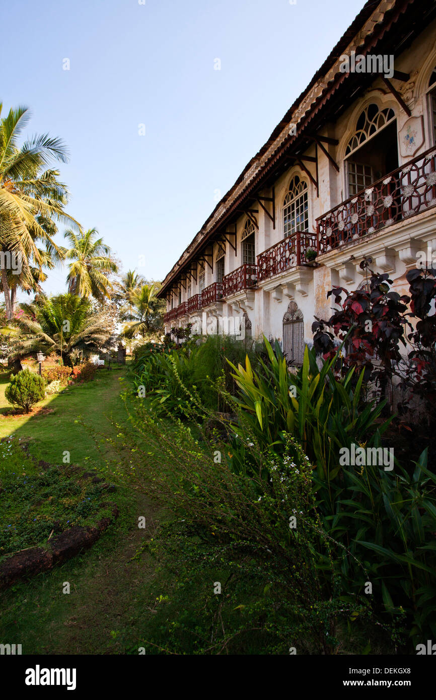 Les arbres et les plantes dans le jardin d'une maison, Menezes Braganza, maison, Salcetta Chandor, Sud de Goa, Goa, Inde Banque D'Images