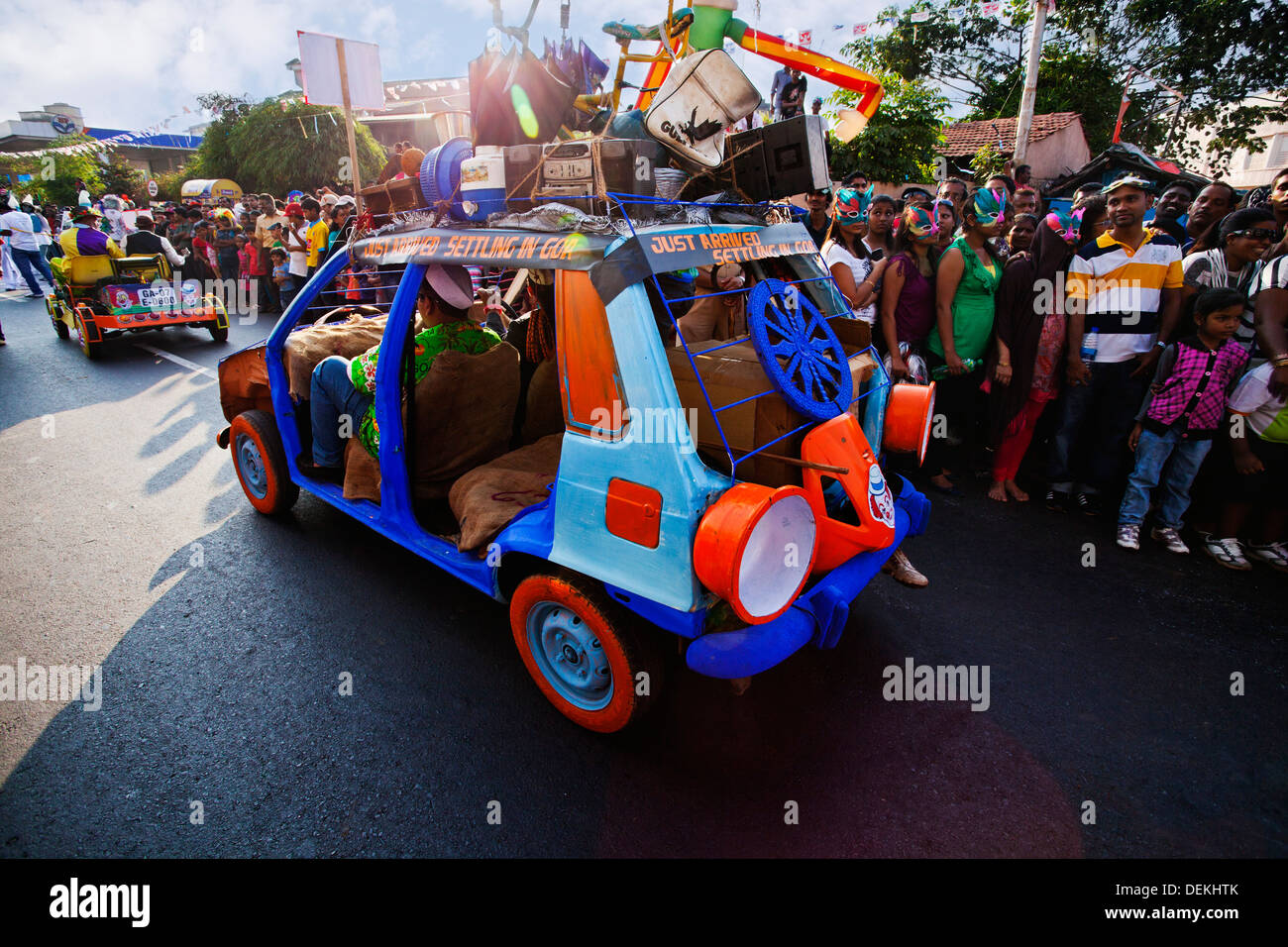 Vintage car à procession traditionnelle dans un carnaval, Carnaval de Goa, Goa, Inde Banque D'Images