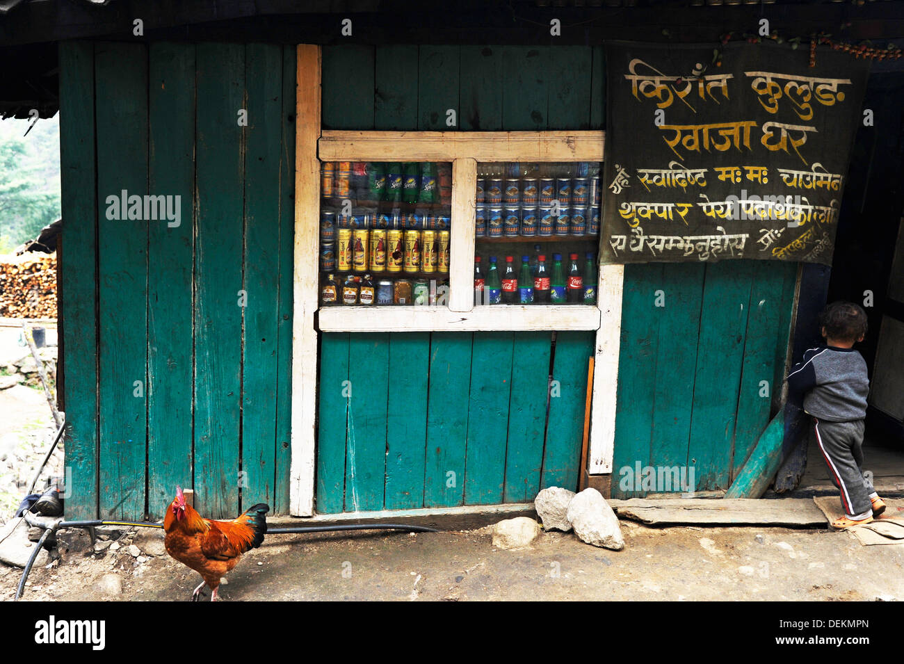 Une boutique dans Phag(k)ding, Népal, une politique commune de l'escale sur le chemin de Namche Bazar de Lukla (au camp de base de l'Everest à vélo) Banque D'Images