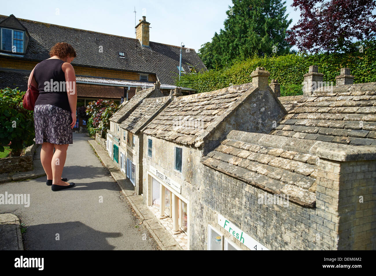 Le village modèle Exposition Kingham Cotswolds Gloucestershire UK Banque D'Images