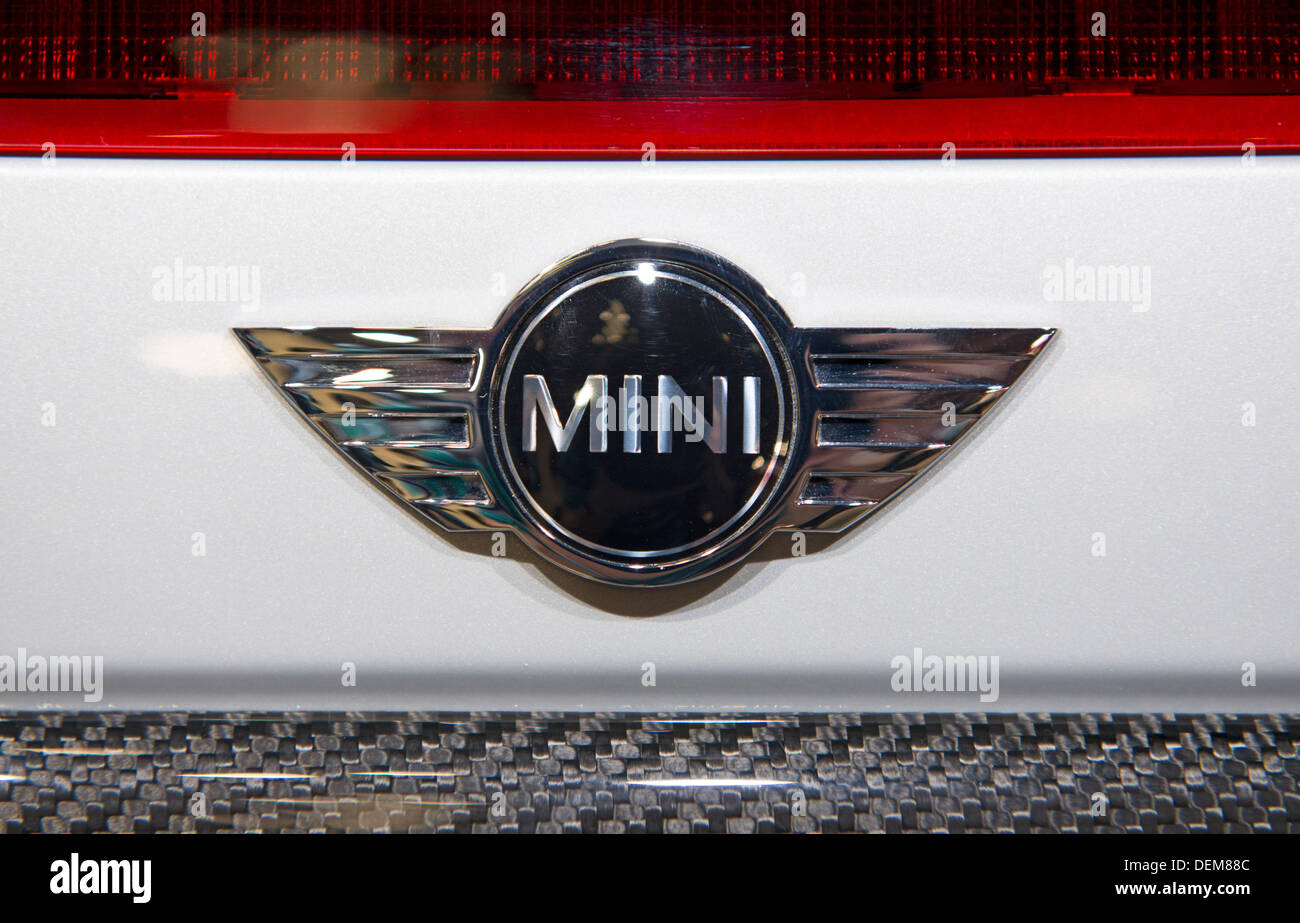 Francfort - 16 SEPTEMBRE : Mini Cooper emblème sur un Mini à la 65ème IAA (Internationale Automobil Ausstellung) Banque D'Images