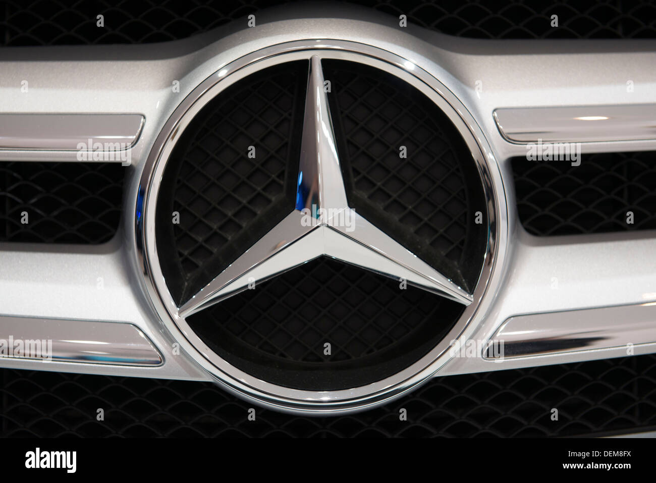 Francfort - 16 SEPTEMBRE : la Mercedes-Benz emblème sur une Mercedes car à la 65ème IAA (Internationale Automobil Ausstellung) Banque D'Images