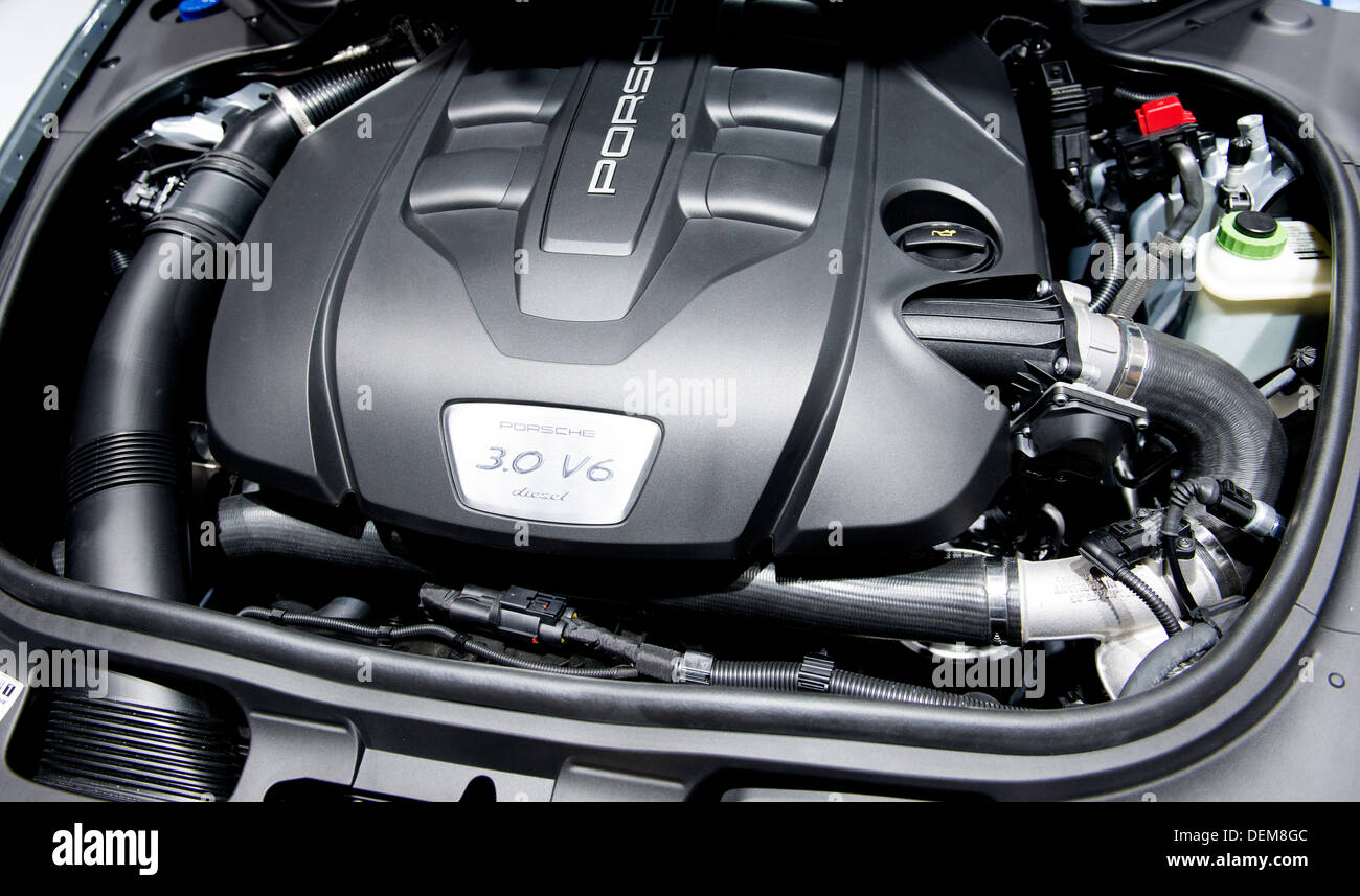 Porsche Cayenne 3.0 V6 diesel sous le capot du moteur Banque D'Images