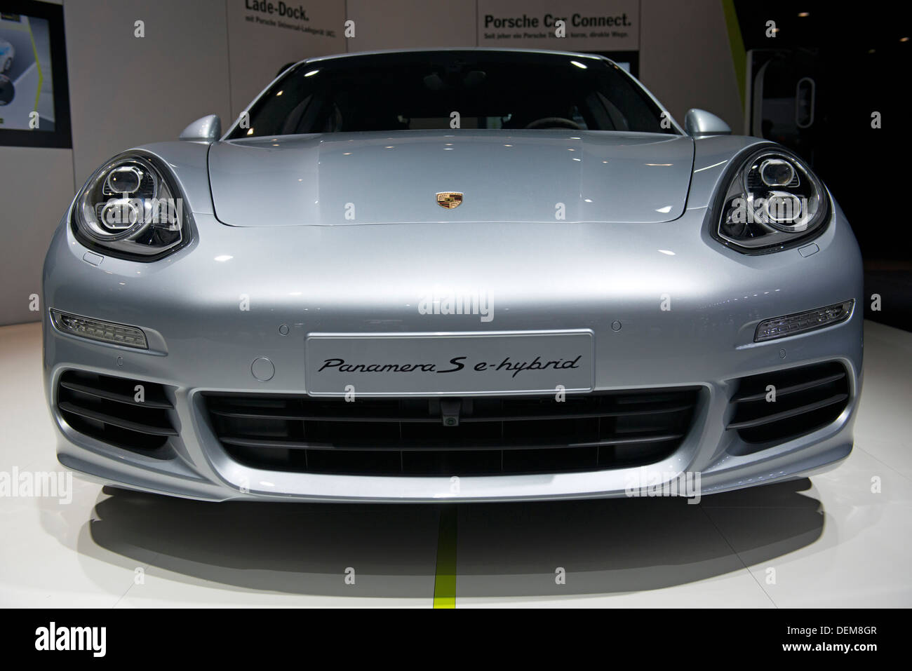 Francfort - SEPT 16 : Porsche Cayenne S Hybrid illustré à la 65ème IAA (Internationale Automobil Ausstellung) Banque D'Images