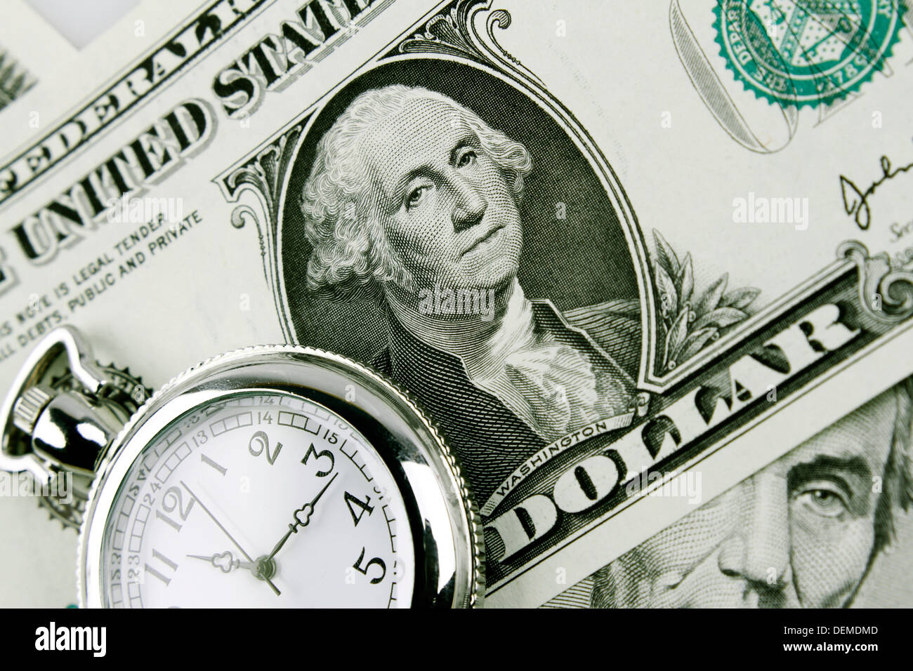 Montre de poche et des billets en euros. Time is money concept Banque D'Images