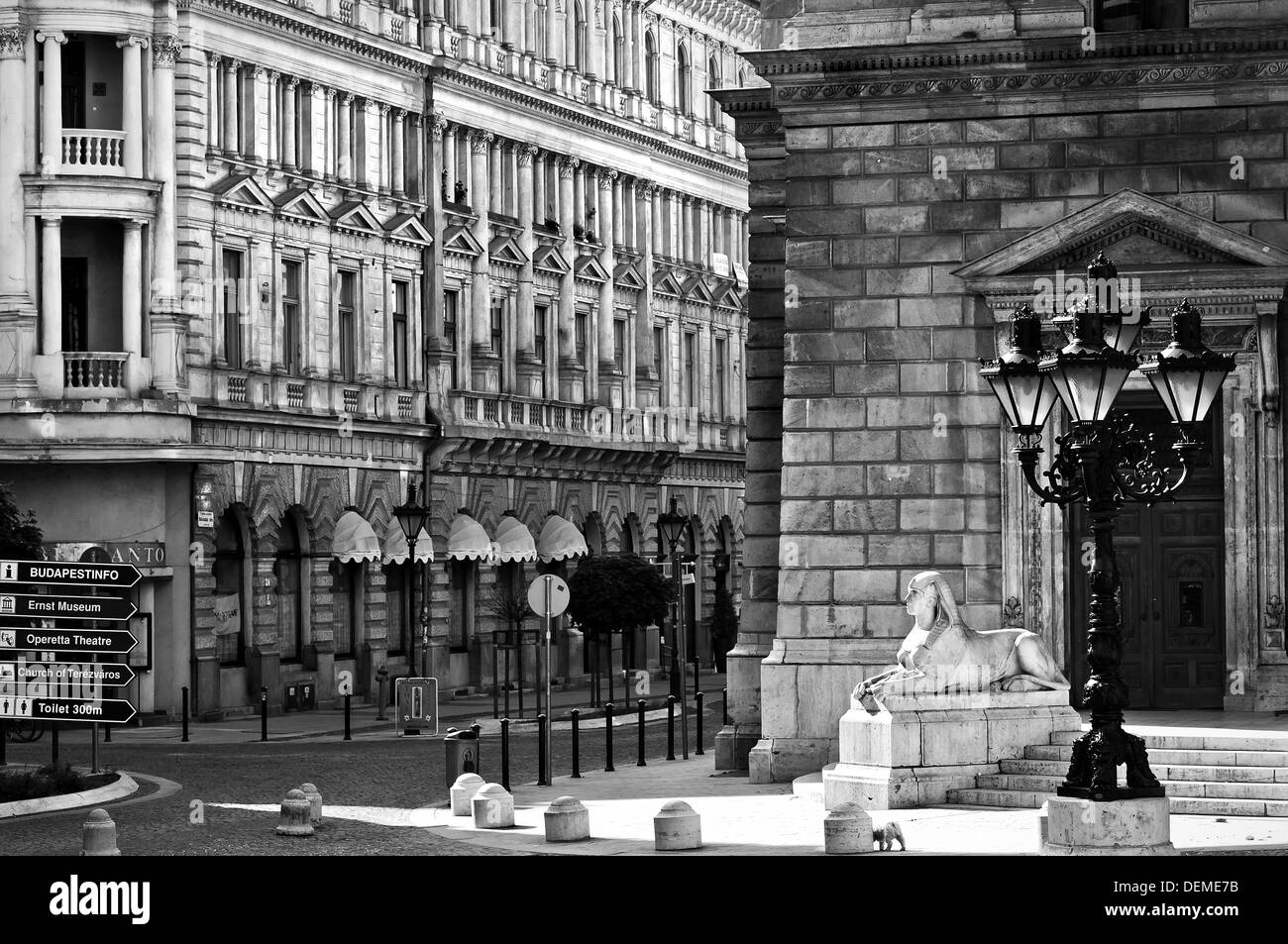 En dehors de l'Opéra de Budapest. Banque D'Images