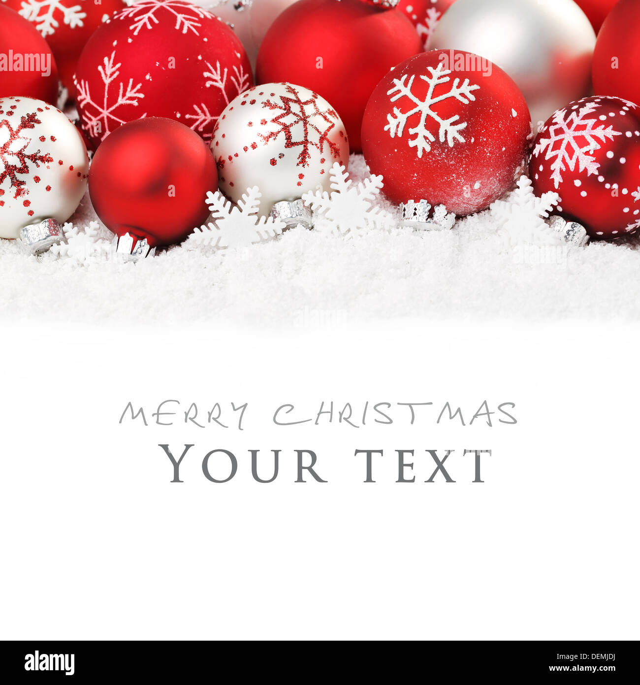 Boules de Noël sur la neige,copie spcae pour votre texte. Banque D'Images