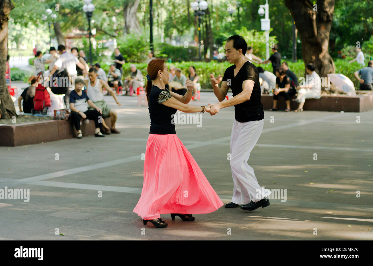 La danse dans la ville de Guangzhou People's Park , Guangzhou , Chine Banque D'Images