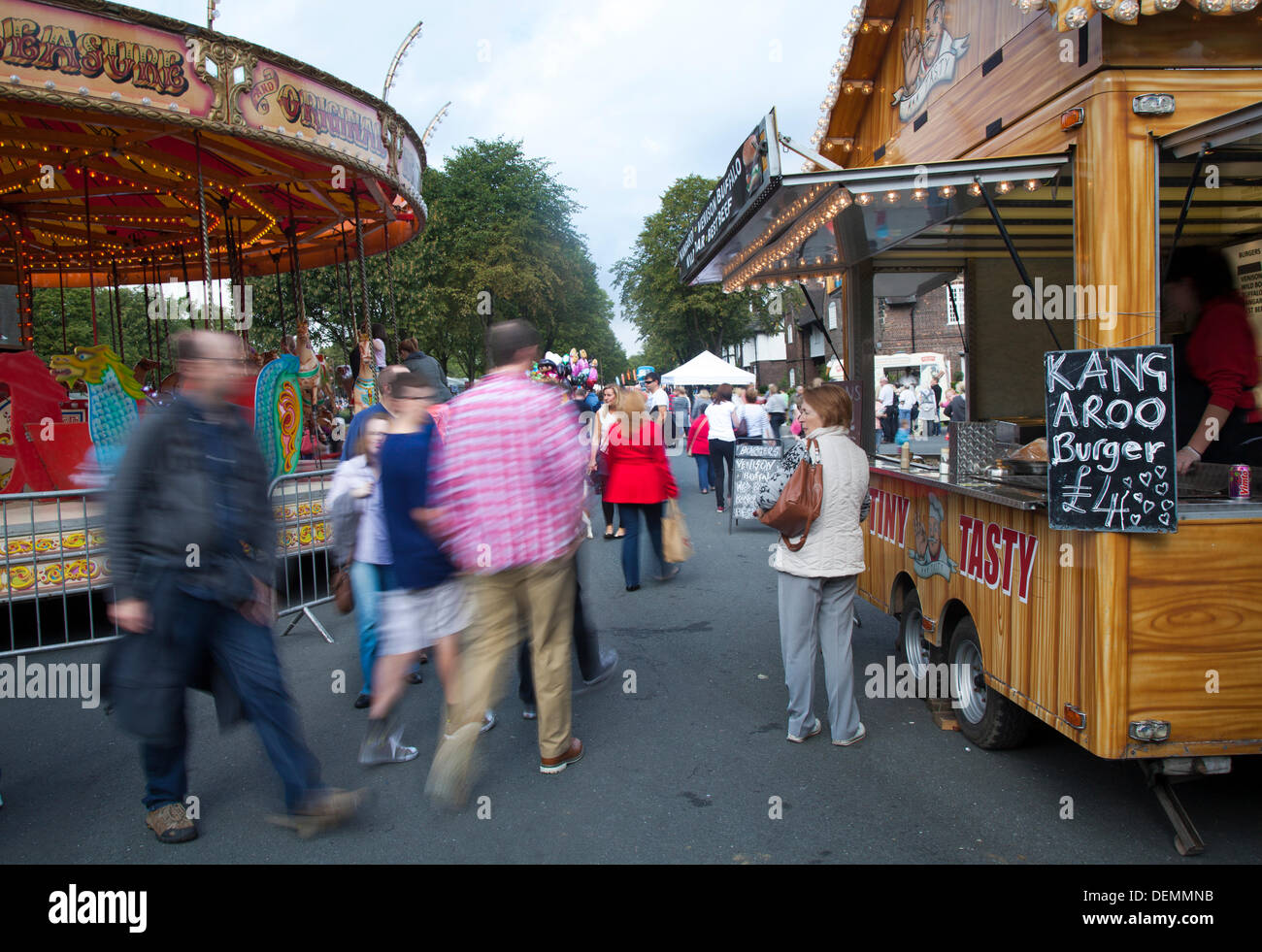 Délicieux hamburger Kangaroo à vendre à Port Sunlight, Wirral, Royaume-Uni. 21 septembre 2013. Restaurant Al Freso sur la viande de bœuf fumée à Port Sunlight Village annuel Festival organisé par la fiducie caritative indépendante chargée de préserver et de promouvoir le village modèle de Port Sunlight, créé par William Hesketh levier pour ses travailleurs De L'usine De savon Solaire en 1888. Cet événement de signature a été programmé pour coïncider avec les célébrations de la Journée des fondateurs. Banque D'Images