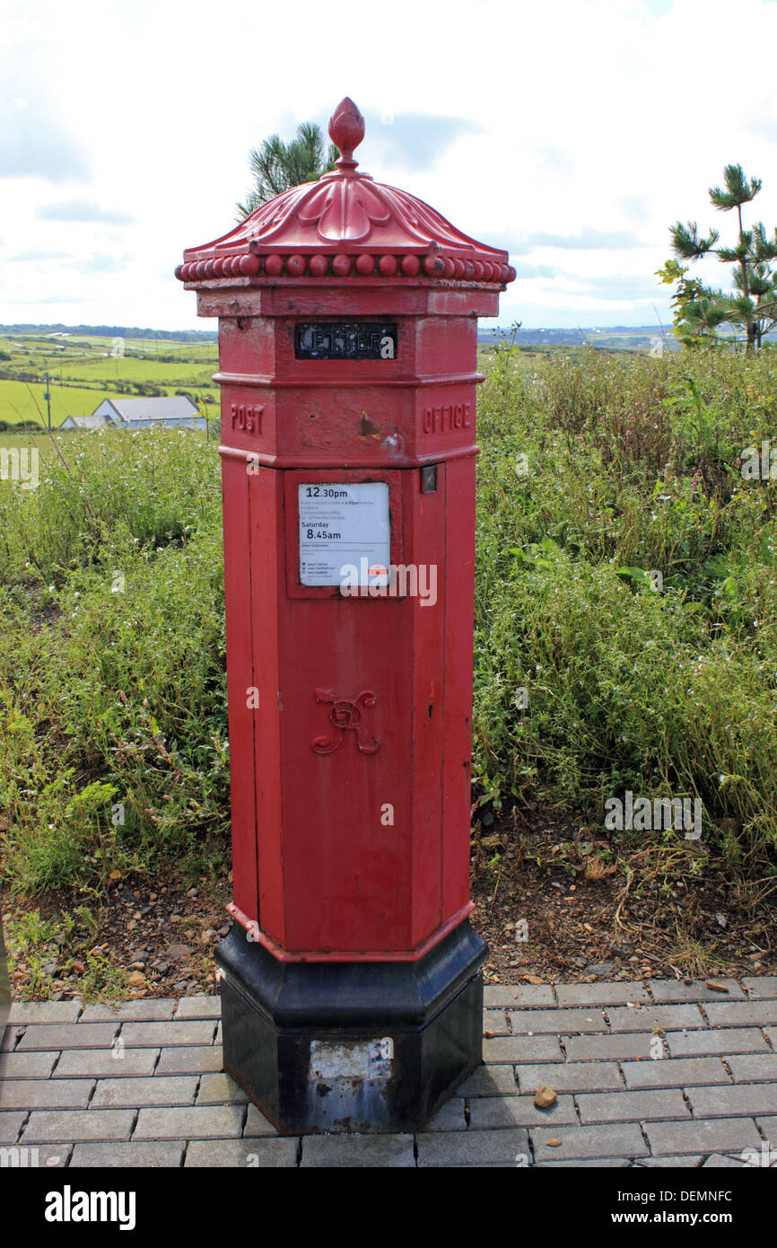 Boite aux lettres rouge à la Chaussée des Géants, d'Antrim, en Irlande du Nord Banque D'Images