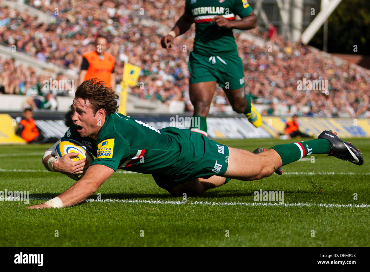 Leicester, Royaume-Uni. 21e Août, 2013. Blaine de Leicester scores Scully. Au cours de l'action l'Aviva Premiership Round 3 match entre Leicester Tigers et Newcastle Falcons a joué à Welford Road, Leicester Crédit : Graham Wilson/Alamy Live News Banque D'Images