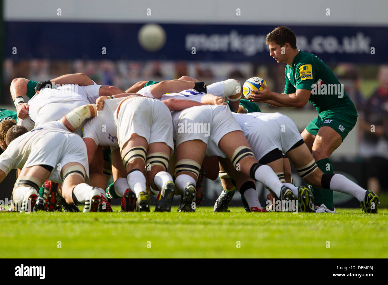 Leicester, Royaume-Uni. 21e Août, 2013. Leicester's Ben Youngs se prépare à nourrir le ballon dans la mêlée. Au cours de l'action l'Aviva Premiership Round 3 match entre Leicester Tigers et Newcastle Falcons a joué à Welford Road, Leicester Crédit : Graham Wilson/Alamy Live News Banque D'Images