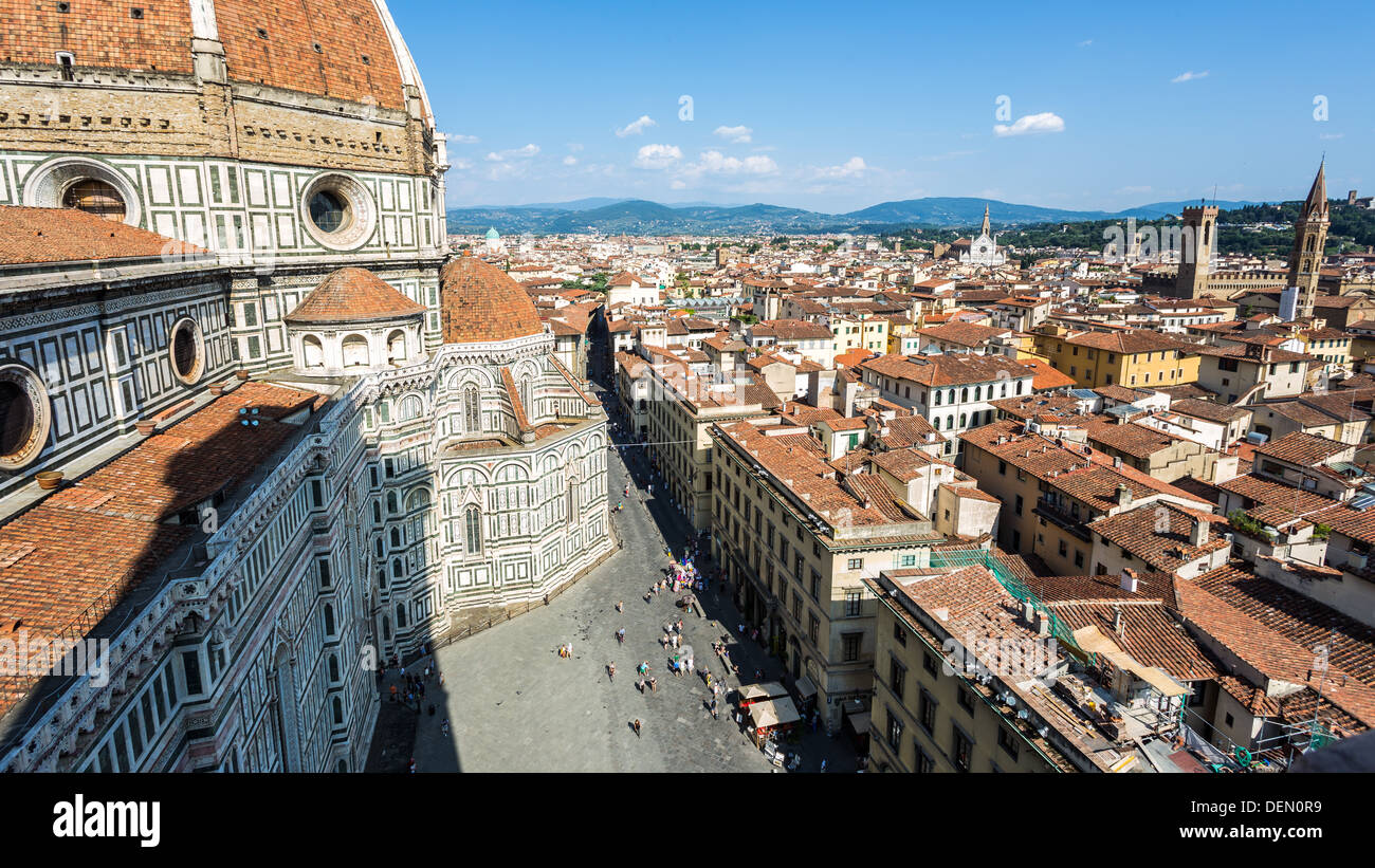 FLORENCE - circa 2013 : vue depuis le campanile de Giotto et le Duomo de Florence Banque D'Images