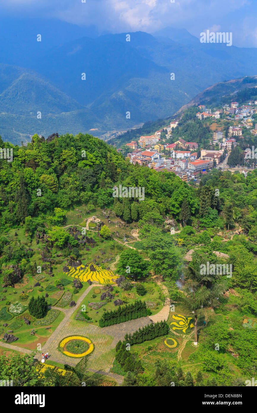 La ville de Sapa à partir de la montagne Ham Rong, Vietnam, Asie. Banque D'Images