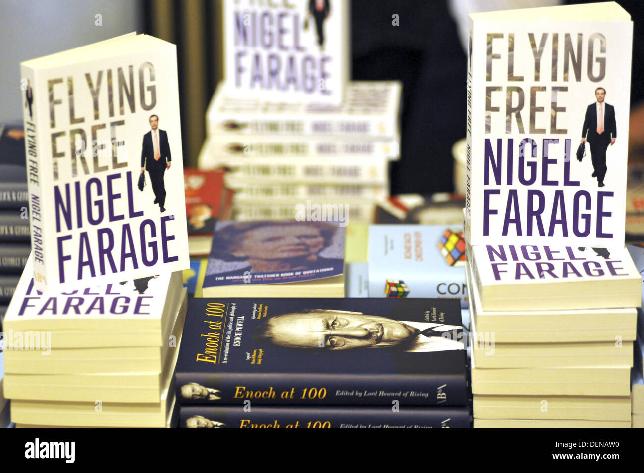 Londres, Royaume-Uni. 21e Août, 2013. Le livre de Nigel Farage en vente, aux côtés de livres sur le thatchérisme et Enoch Powell (célèbre pour son 'anti-immigration des fleuves de sang' discours) à la conférence de l'UKIP 2013. Crédit : Michael Preston/Alamy Live News Banque D'Images